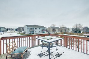 Outdoor dining - North Liberty Home ~ 11 Mi to University of Iowa! (North Liberty)