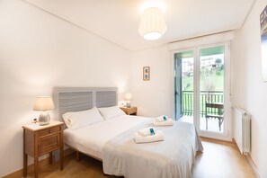3 chambres, fer et planche à repasser, Wi-Fi, draps fournis