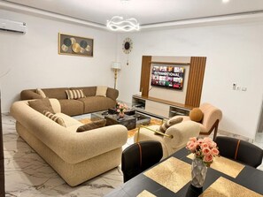 엘리트 아파트 | 거실 공간
