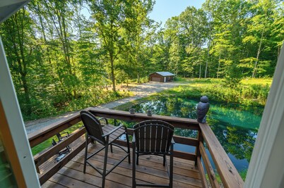 Private 7AC Wooded, Pond, Hot Tub, Firepit, Disc Golf, Trails, 3BR, 2BA-6 Guests