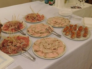 Free daily self-serve breakfast