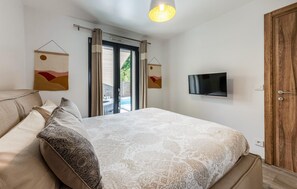1 bedroom, free WiFi, bed sheets