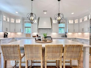 冰箱、微波炉、烤箱、炉灶