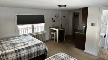 1 bedroom, bed sheets