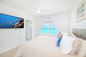 2 bedrooms, iron/ironing board, free WiFi, bed sheets - Blue Moon: Upgraded Cottage w/Sandy Beach + Backyard Snorkeling Next to Ocean Frontiers (Gun Bay)