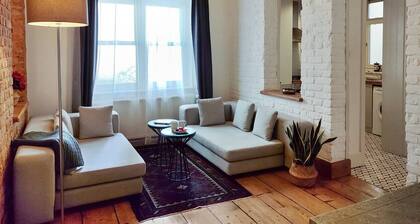 Cosy Charm & Breathtaking Terrace Views