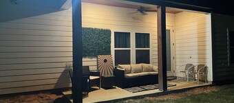 GGI Retreat Modern 2024 built Texas Style 4br/2.5b