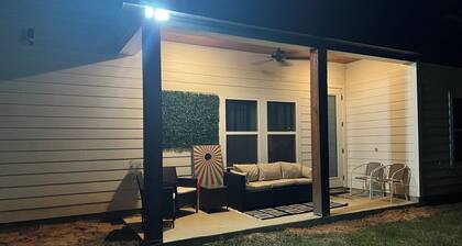 GGI Retreat Modern 2024 built Texas Style 4br/2.5b