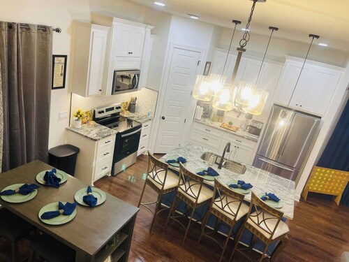 GGI Retreat Modern 2024 built Texas Style 4br/2.5b