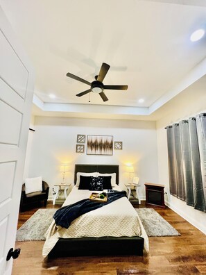 4 bedrooms, desk, iron/ironing board, WiFi