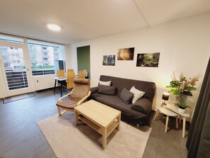 Smart TV, reproductor de DVD, libros y estéreo 