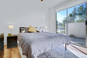 3 bedrooms, desk, iron/ironing board, travel cot