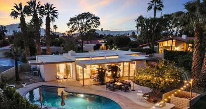The Palms: HUGE Backyard, Heated Pool, & Hot Tub