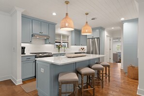 Fridge, microwave, oven, stovetop - Knot On Call located near the Village, sleeps 8 and has a pool! (St Simons Island)