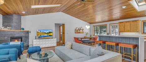 Télévision, cheminée