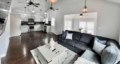 Pet Friendly Home Close To Lake Norman 3BR/2BA Newly Renovated MUST SEE!!!