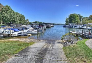 Marina - Pet Friendly Home Close To Lake Norman 3BR/2BA Newly Renovated MUST SEE!!! (Mooresville)