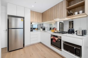 Fridge, microwave, oven, stovetop