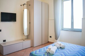 2 bedrooms, in-room safe, desk, free WiFi