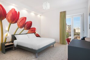 3 chambres, coffres-forts dans les chambres, bureau