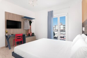 3 quartos, cofres nos quartos, escrivaninha