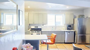 冰箱、微波炉、烤箱、炉灶