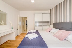 1 chambre, coffres-forts dans les chambres, fer et planche à repasser