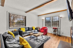 Smart TV, fireplace, books, music library - Beaver Street Trio - 3 Adjacent Homes, Fenced Yards, AC, W/D, 1G WiFi, Smart TVs (Flagstaff)