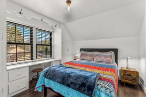 8 habitaciones, escritorio y tabla de planchar con plancha 