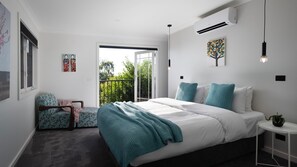 6 عدّة غرف نوم ومكواة/لوح كي وواي فاي وملاءات أسرّة