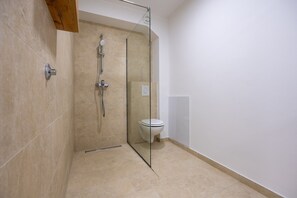 Shower, towels