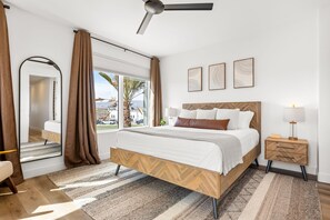 5 bedrooms, desk, iron/ironing board, travel crib - A Sapphire Sunset: Desert Color Lagoon + Beaches (St. George)