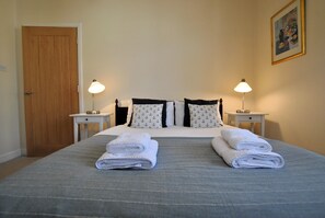 4 bedrooms, free WiFi, bed sheets