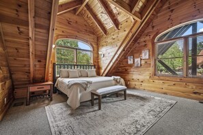 3 多间卧室、办公桌、熨斗/熨衣板、旅行婴儿床