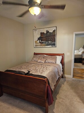 3 habitaciones, escritorio, tabla de planchar con plancha y wifi gratis 