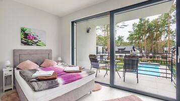 2 bedrooms, iron/ironing board, travel crib, free WiFi