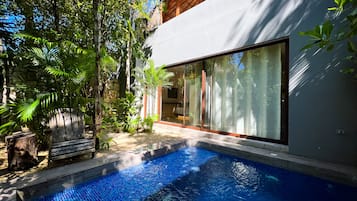 Premium Suite, 1 King Bed | Desk, laptop workspace, iron/ironing board, free WiFi