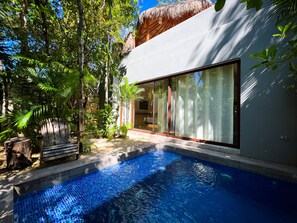 Premium Suite, 1 King Bed | Desk, iron/ironing board, free WiFi, bed sheets