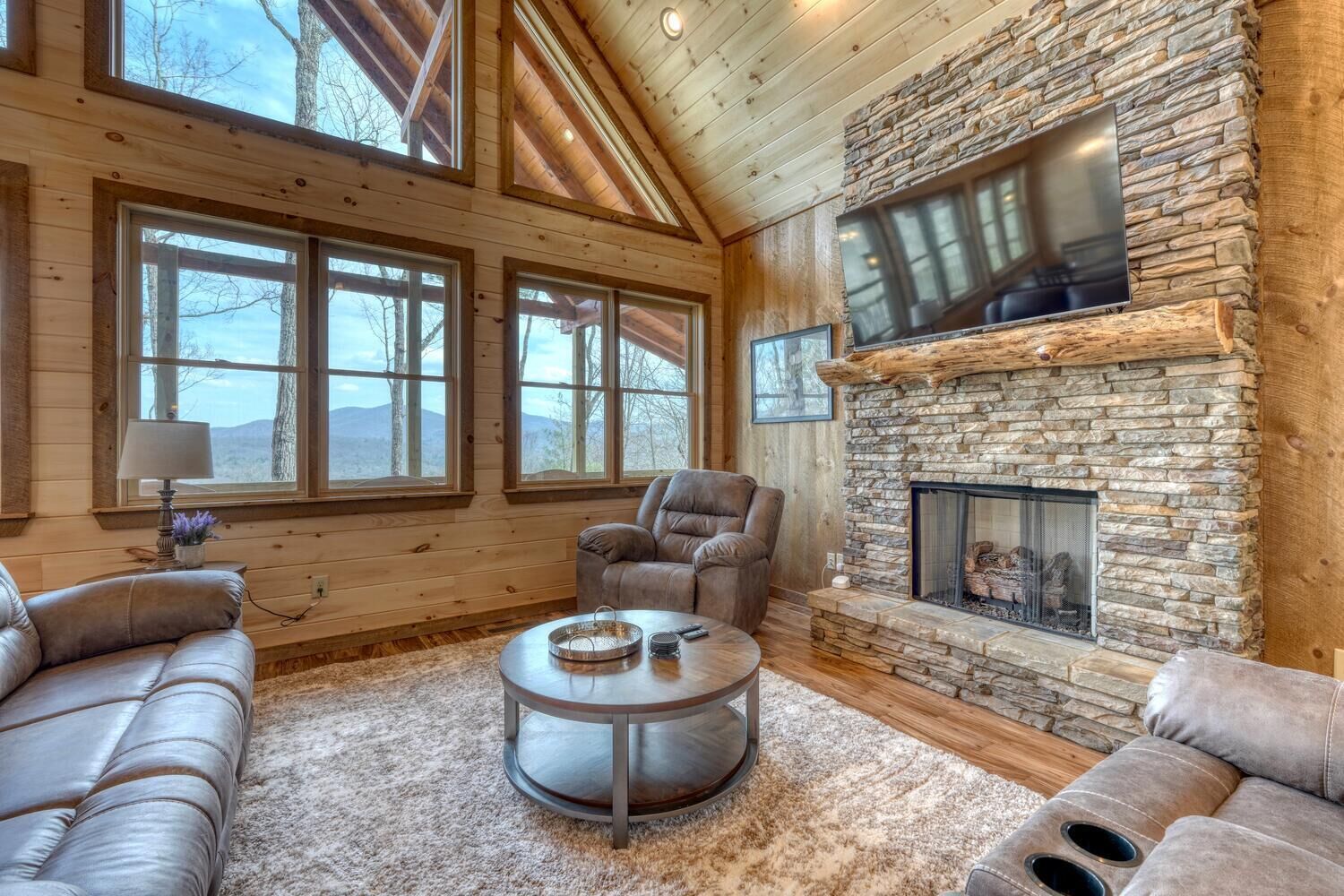 Smart TV, fireplace