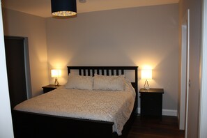 4 bedrooms, desk, iron/ironing board, travel crib