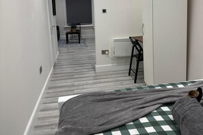 熨斗/熨衫板、免費 Wi-Fi、床單