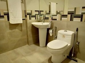 Deluxe Double Room | Bathroom