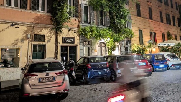 A multi-story building with a storefront labeled "FABRICE" on the ground floor. - Luxury suite off Piazza del Popolo (Roma)