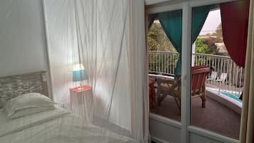 3 slaapkamers, een strijkplank/strijkijzer, wifi, beddengoed