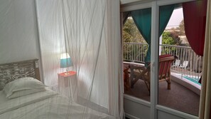 3 chambres, fer et planche à repasser, Wi-Fi, draps fournis