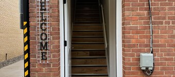 Charming new 2-bedroom apartment with AC and WiFi in lovely Fairview Park