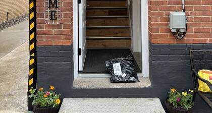 Charming new 2-bedroom apartment with AC and WiFi in lovely Fairview Park