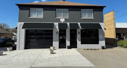 Charming new 2-bedroom apartment with AC and WiFi in lovely Fairview Park