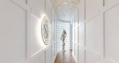 8th-floor condo near downtown Atlanta with balcony, fireplace, W/D