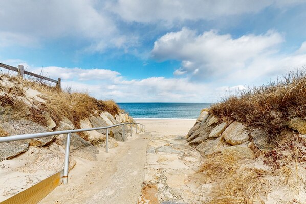 Beach - Duplex home blocks from Manomet Beach with balcony, firepit & outdoor space (Plymouth)